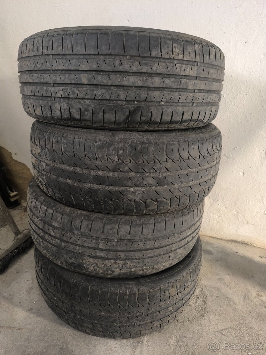 Letní pneu 205/55 R16, cena 800,- za všechny dohromady