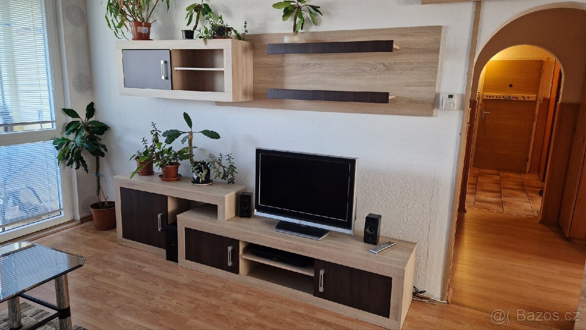 Stěna do obývacího pokoje