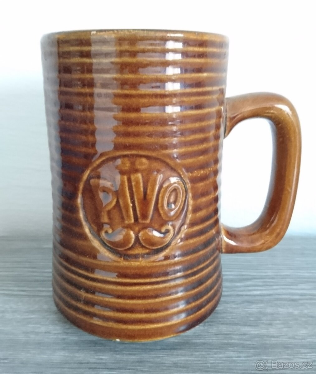 Keramický džbán na pivo, vázy - bulharská keramika.