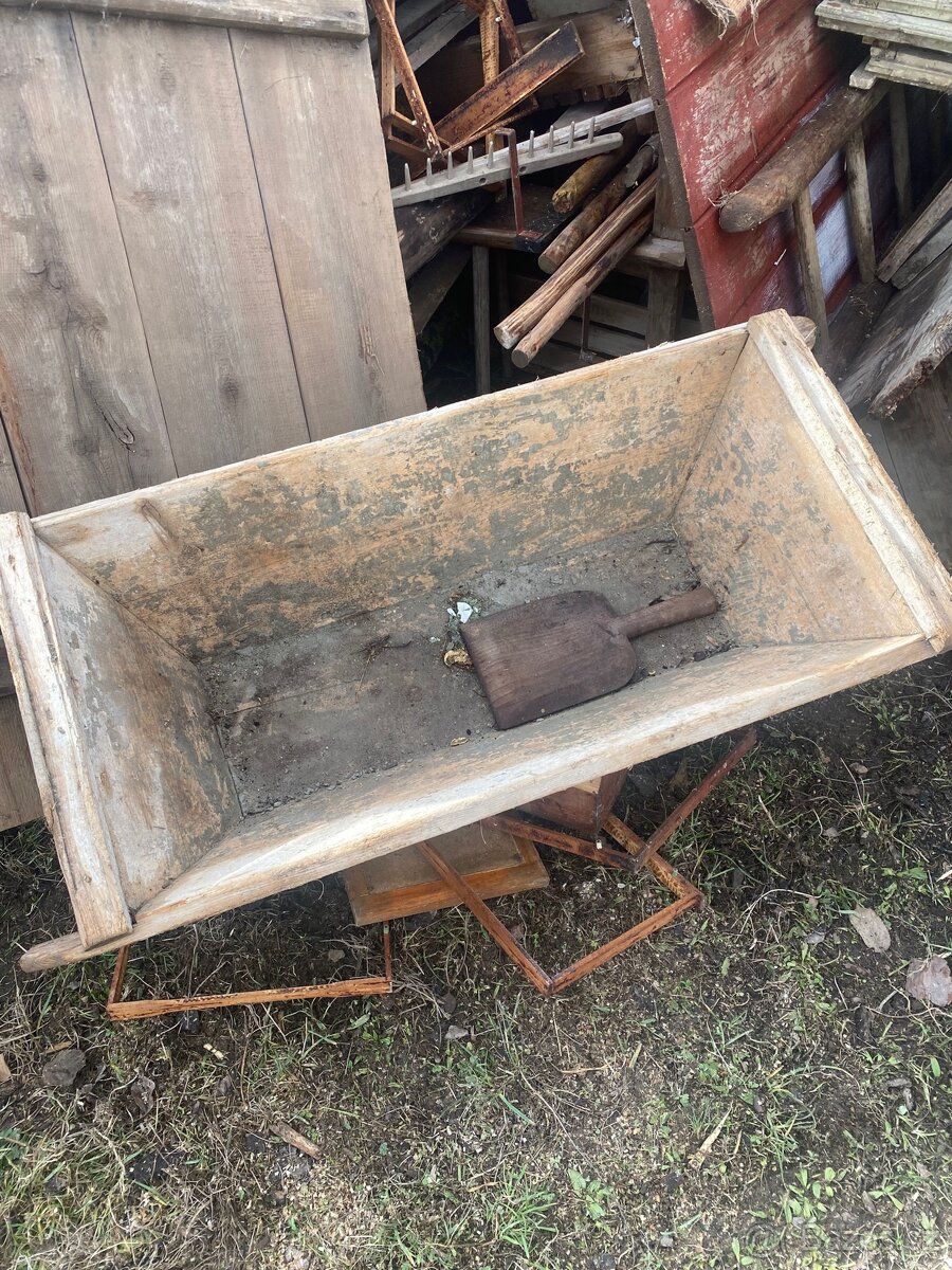 Dřevěné necky různých velikostí