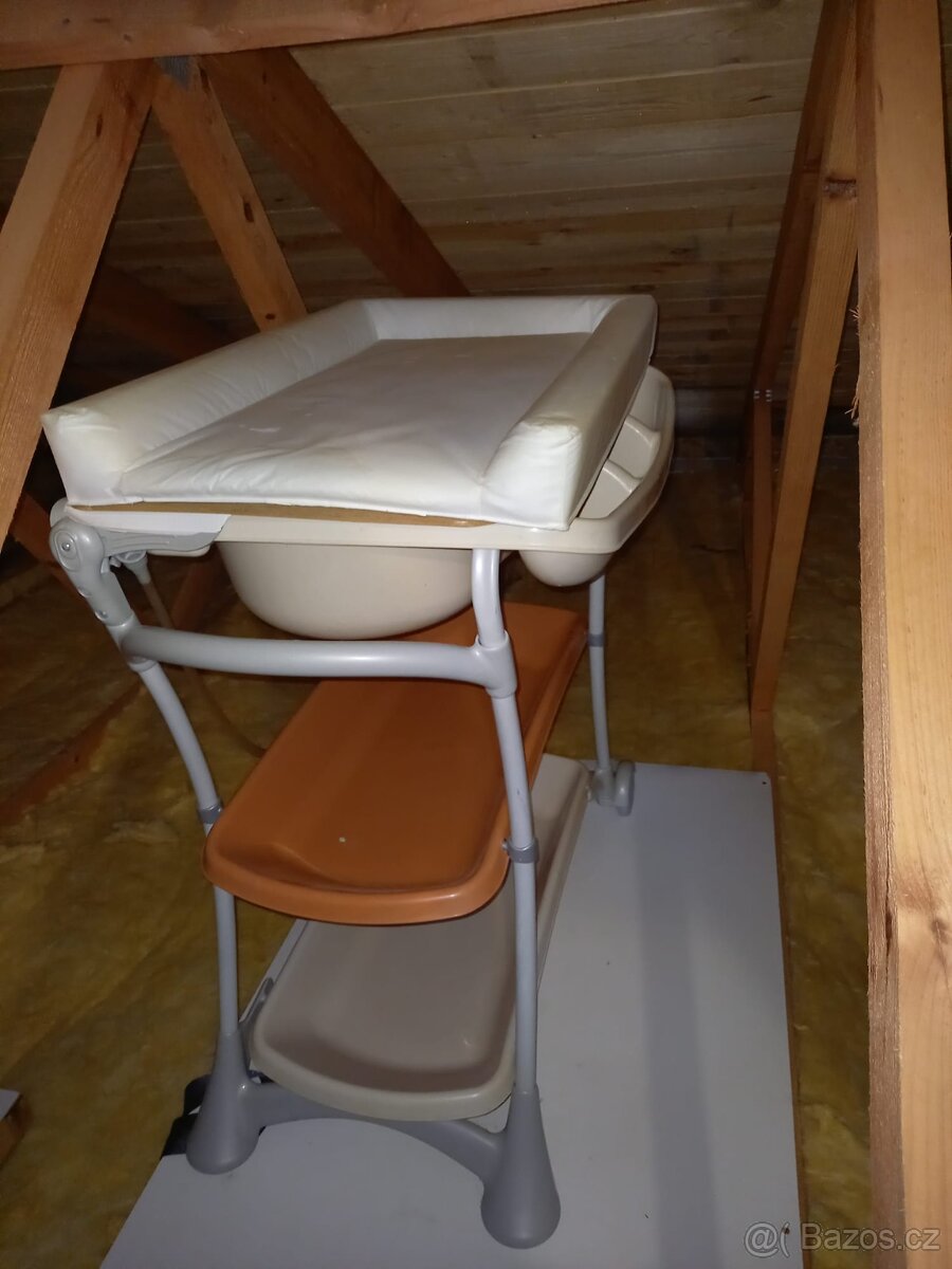 přebalovací pult s vaničkou