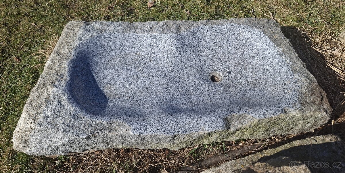 Kamenné umyvadlo
