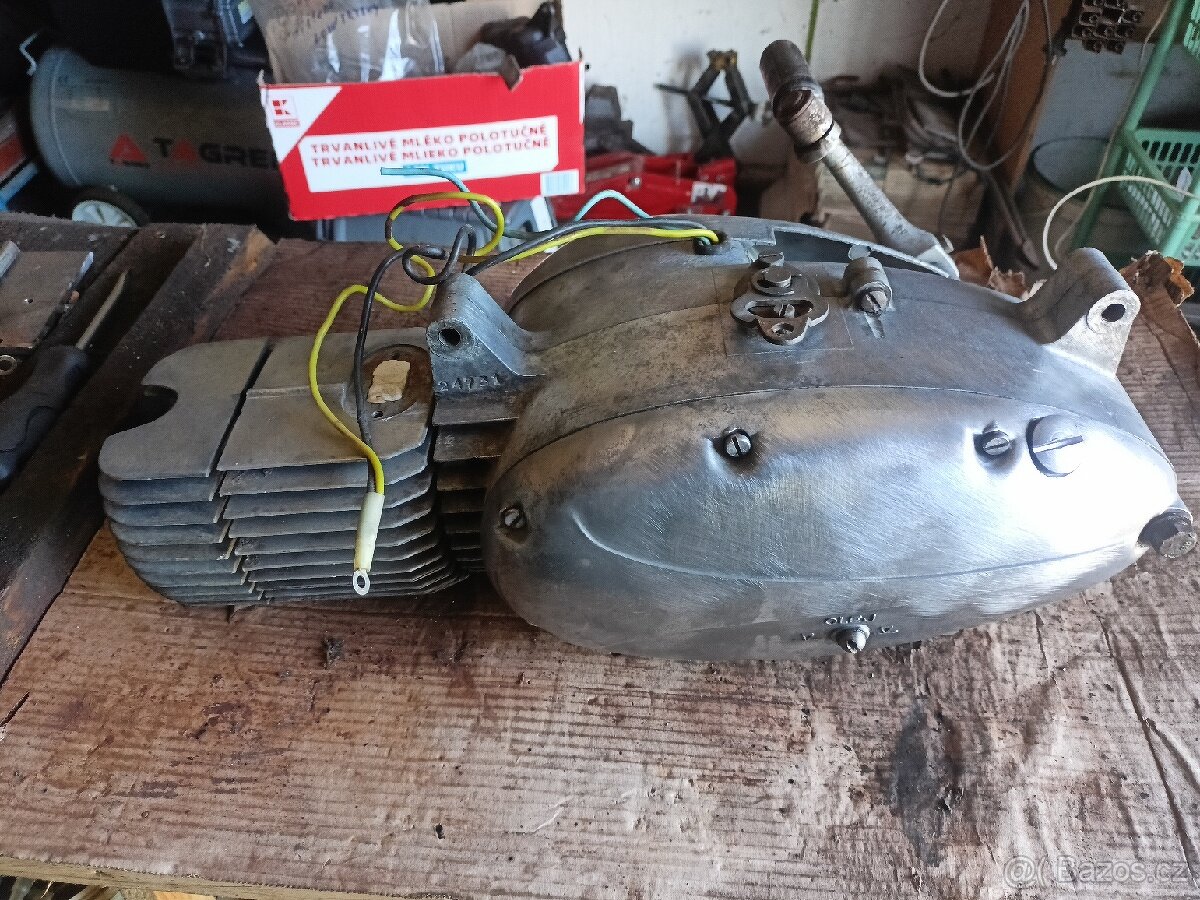 Motor pionýr 555 pařez