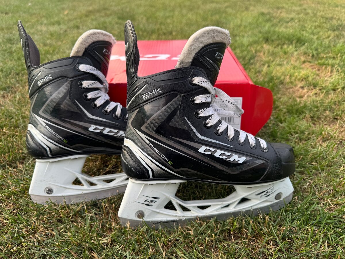Hokejové brusle CCM vel 35