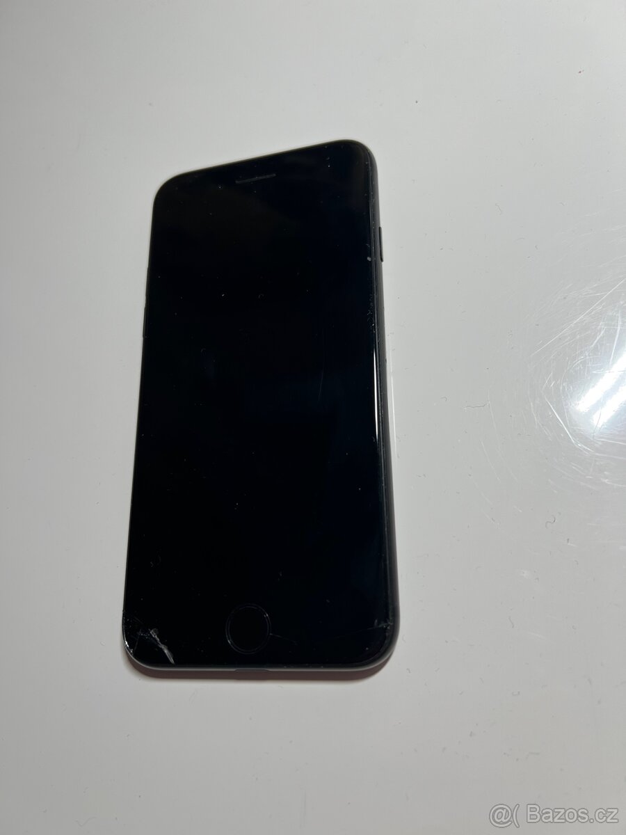 iPhone 7 32gb Černy v dobrem stavu