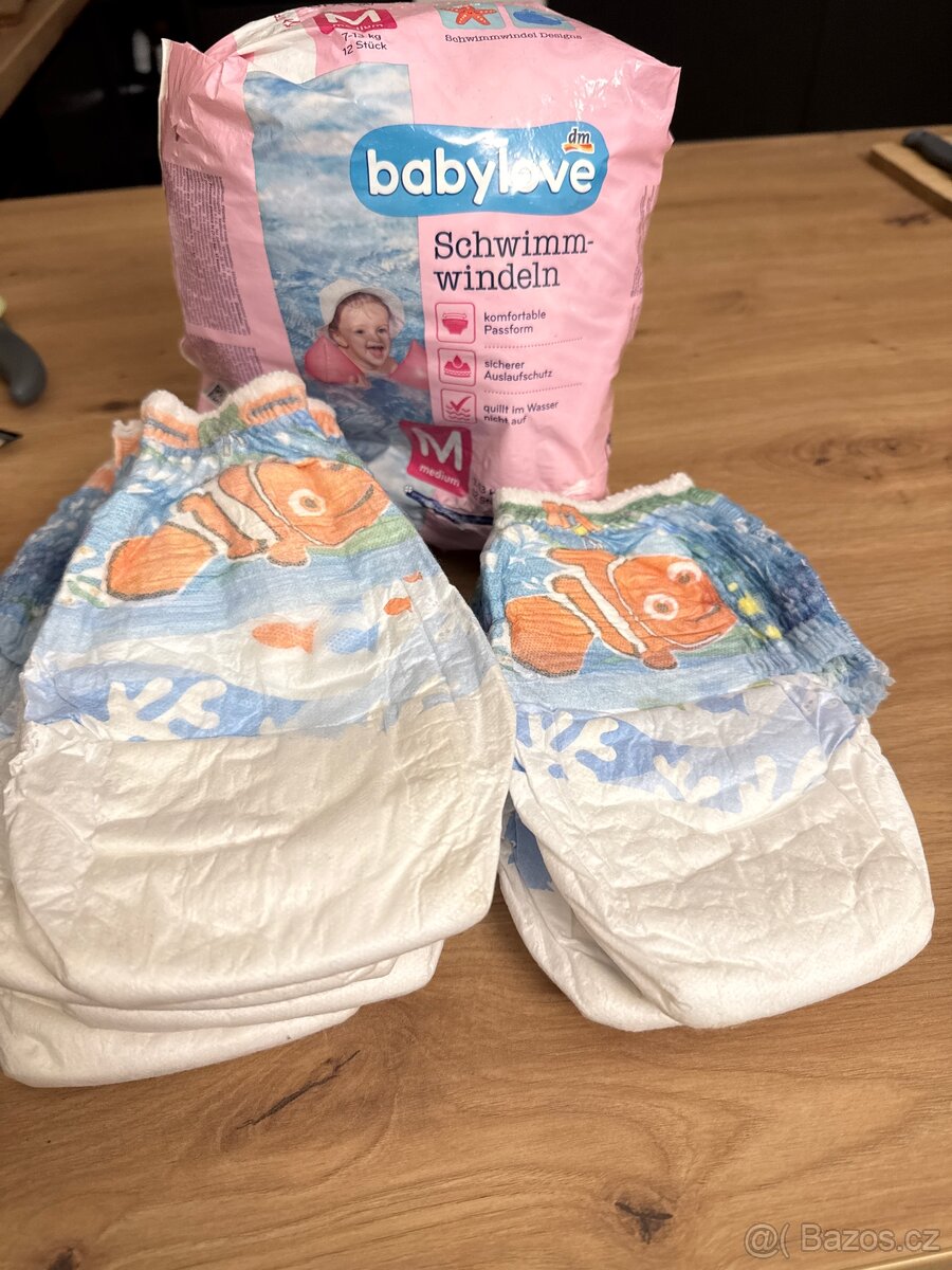 Plenky na plavání 19 kusů DM a Huggies