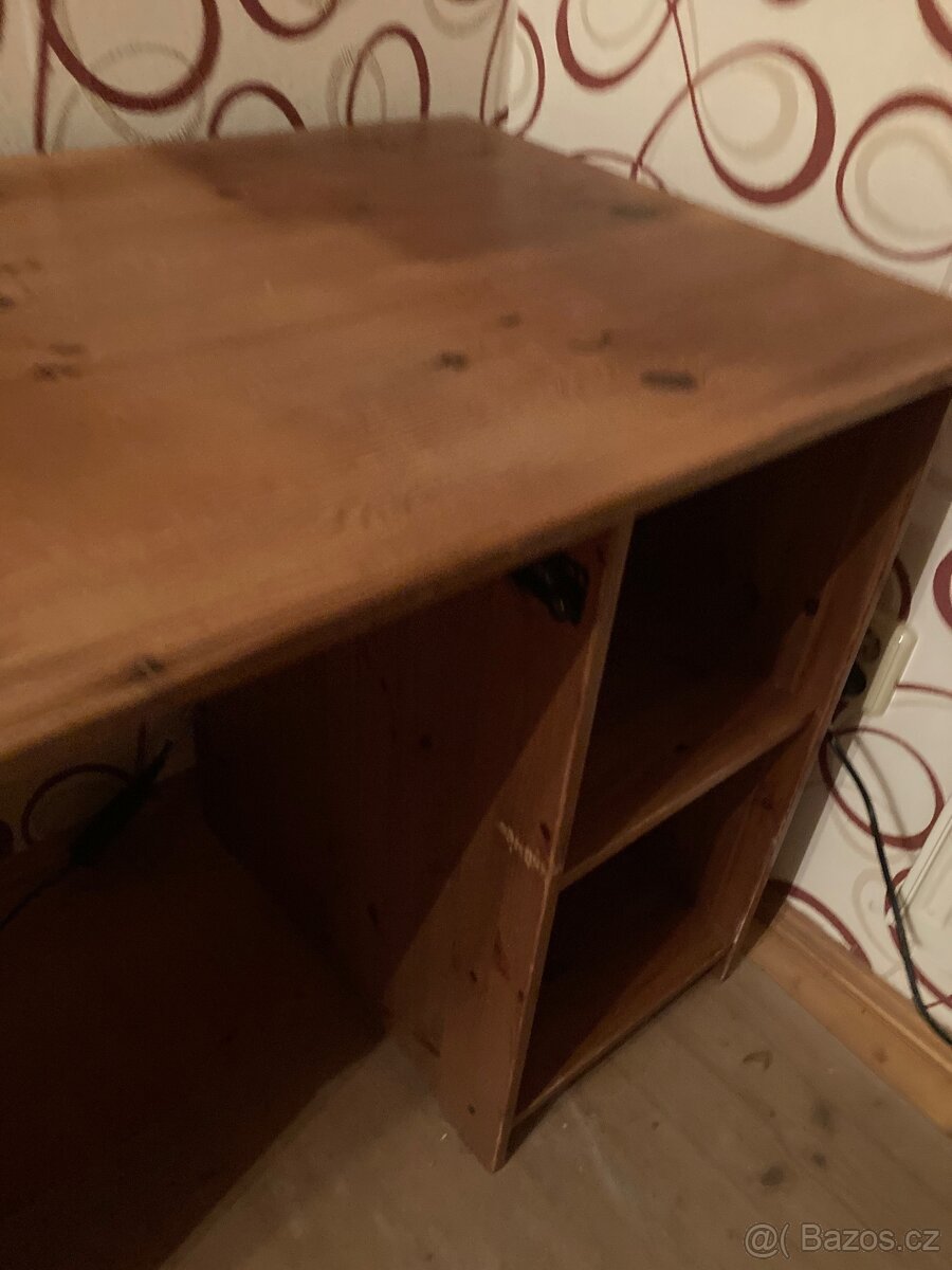 Pracovní stůl IKEA