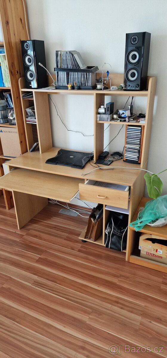 Prodej psacího stolu, i k PC