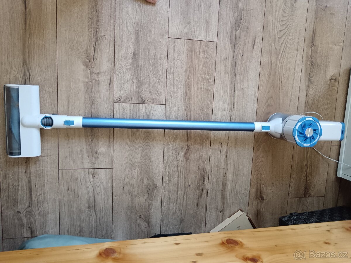 Tyčový vysavač TESLA PureStar E40