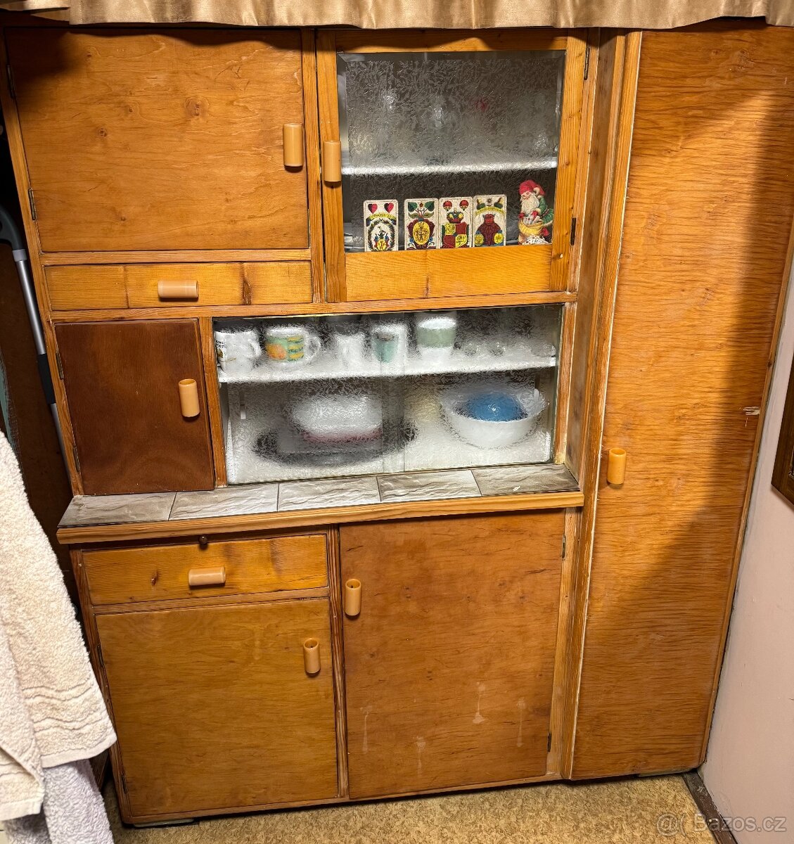 2x Stará retro skříň / kredenc / kuchyně / příborník