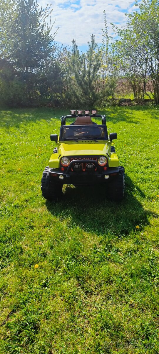 Dětské elektrické autíčko 4x4 Jeep