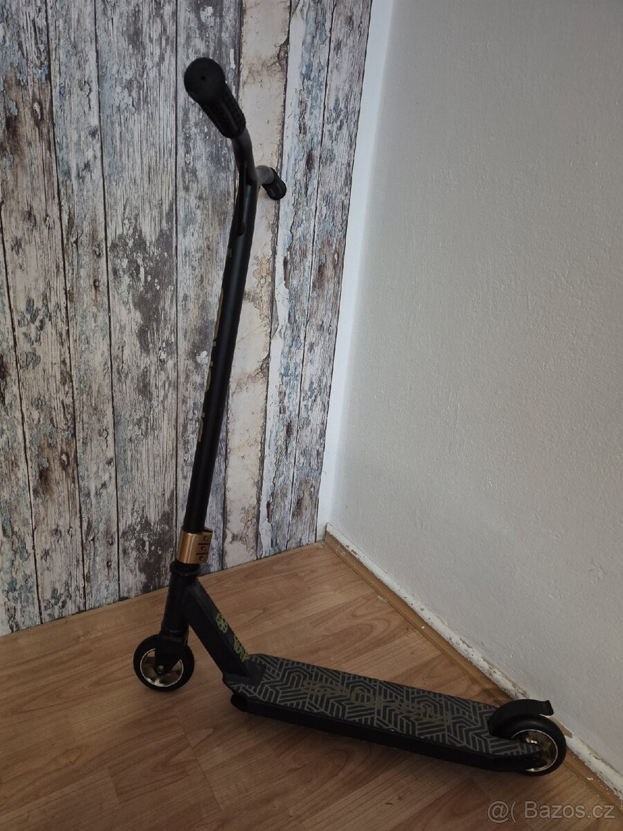 Koloběžka Raven Straight 200 mm – téměř nová
