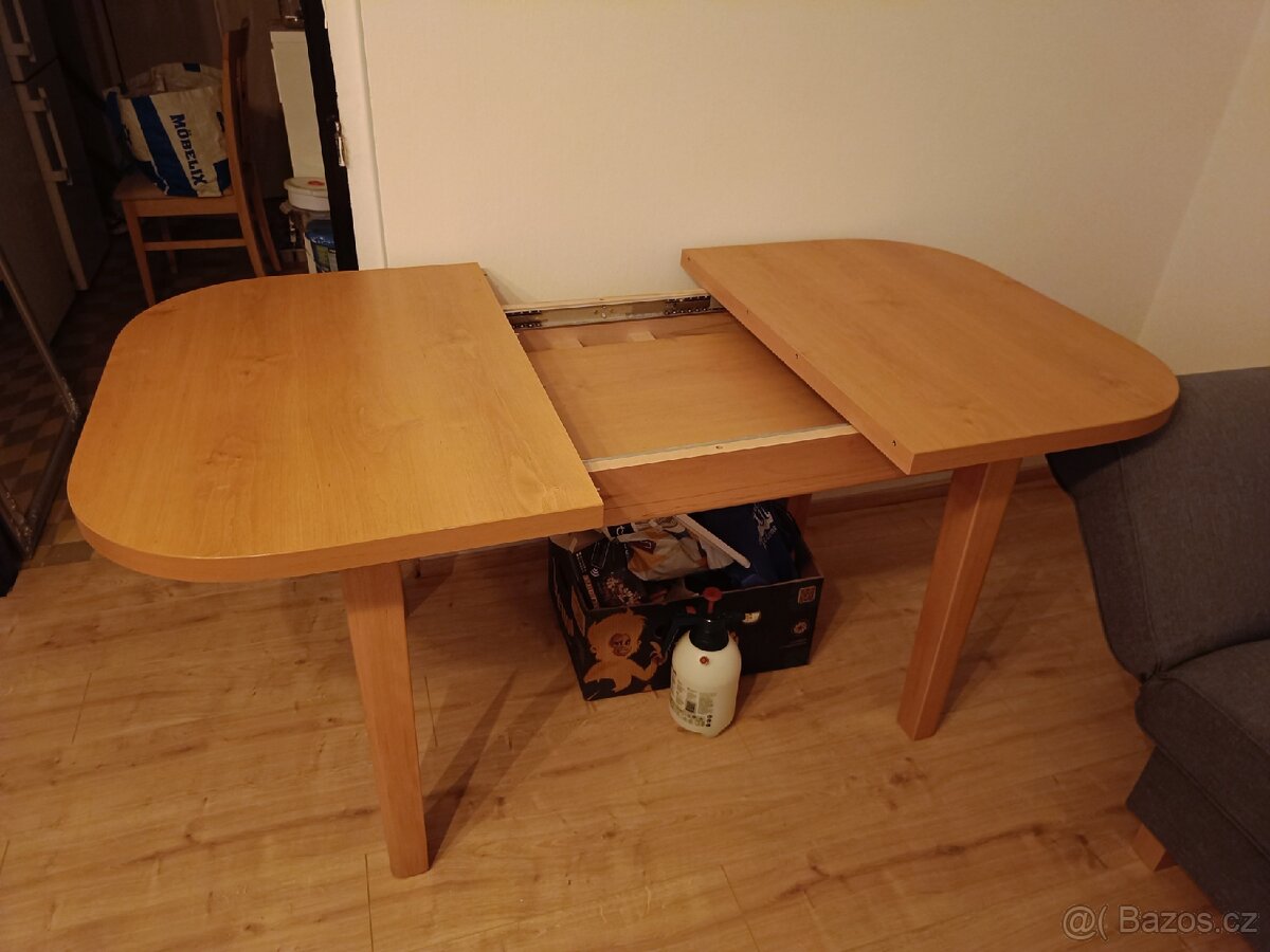 Sofa a rozkládací jídelní stůl + 4 židle