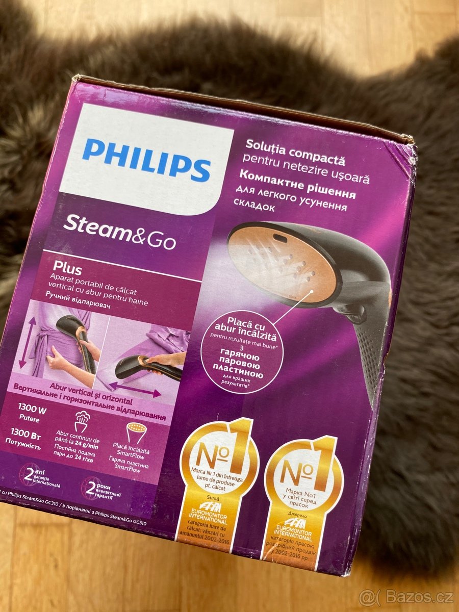 Parní napařovač oděvů Philips Steam&Go černý