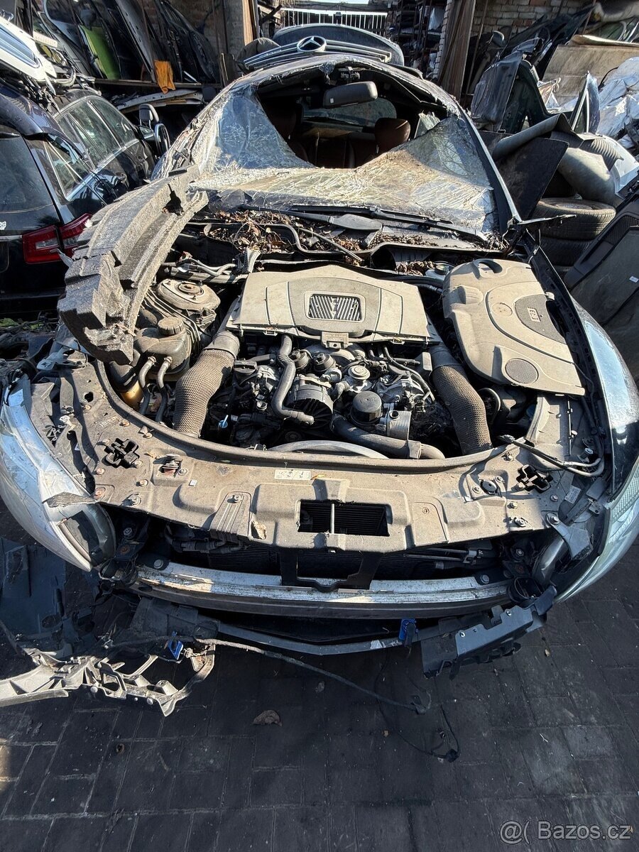 Díly z vozu Mercedes W216 CL216 CL550 automat , motor273