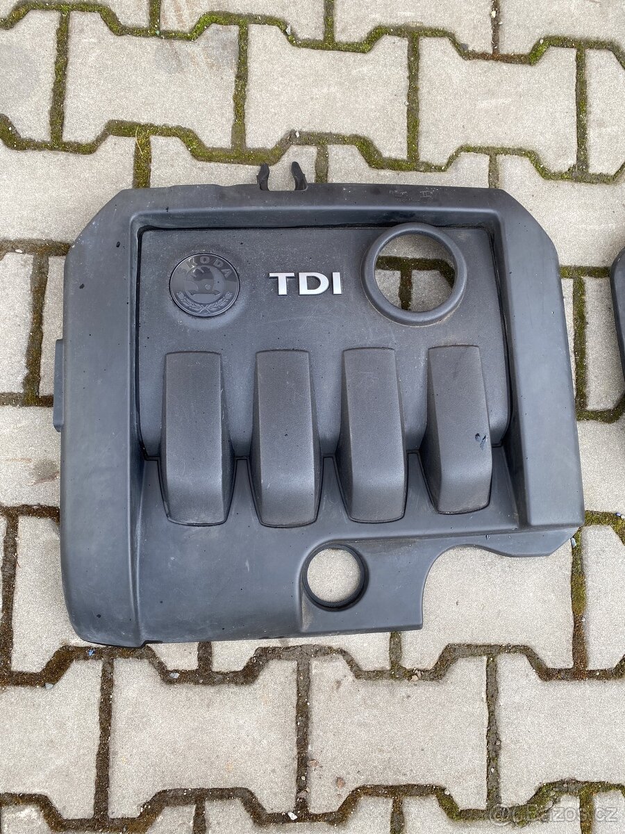 Horni kryt motoru
