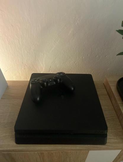 Playstation 4 pro + hry