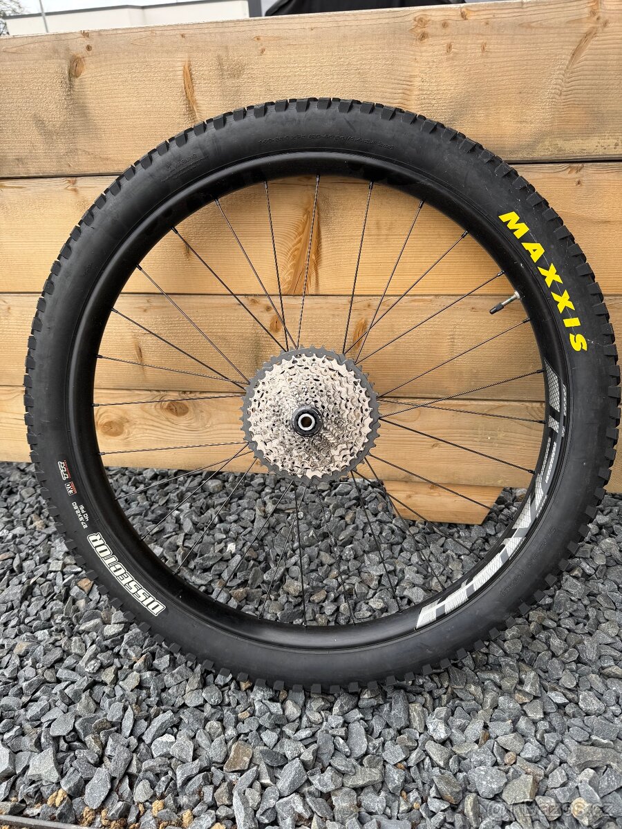 Zadní ráfek ROVAL s pneu - 27,5 MULLET