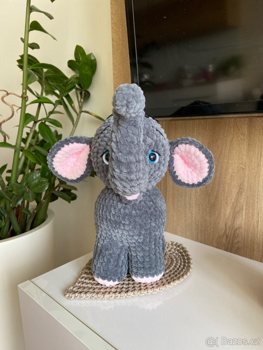 Háčkovaný SLONÍK