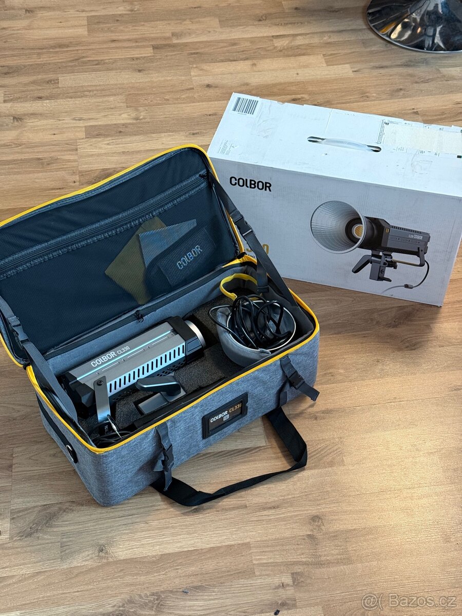 Colbor CL330 LED světlo