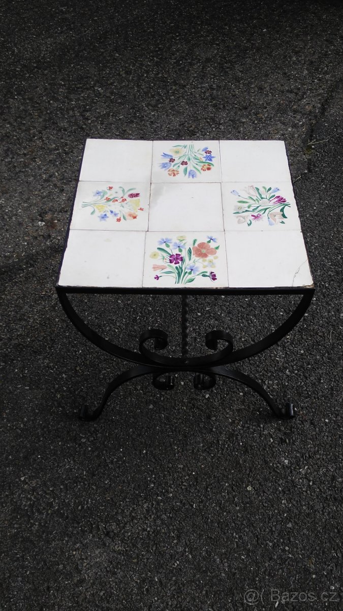 Prodám kovový konferenční stolek