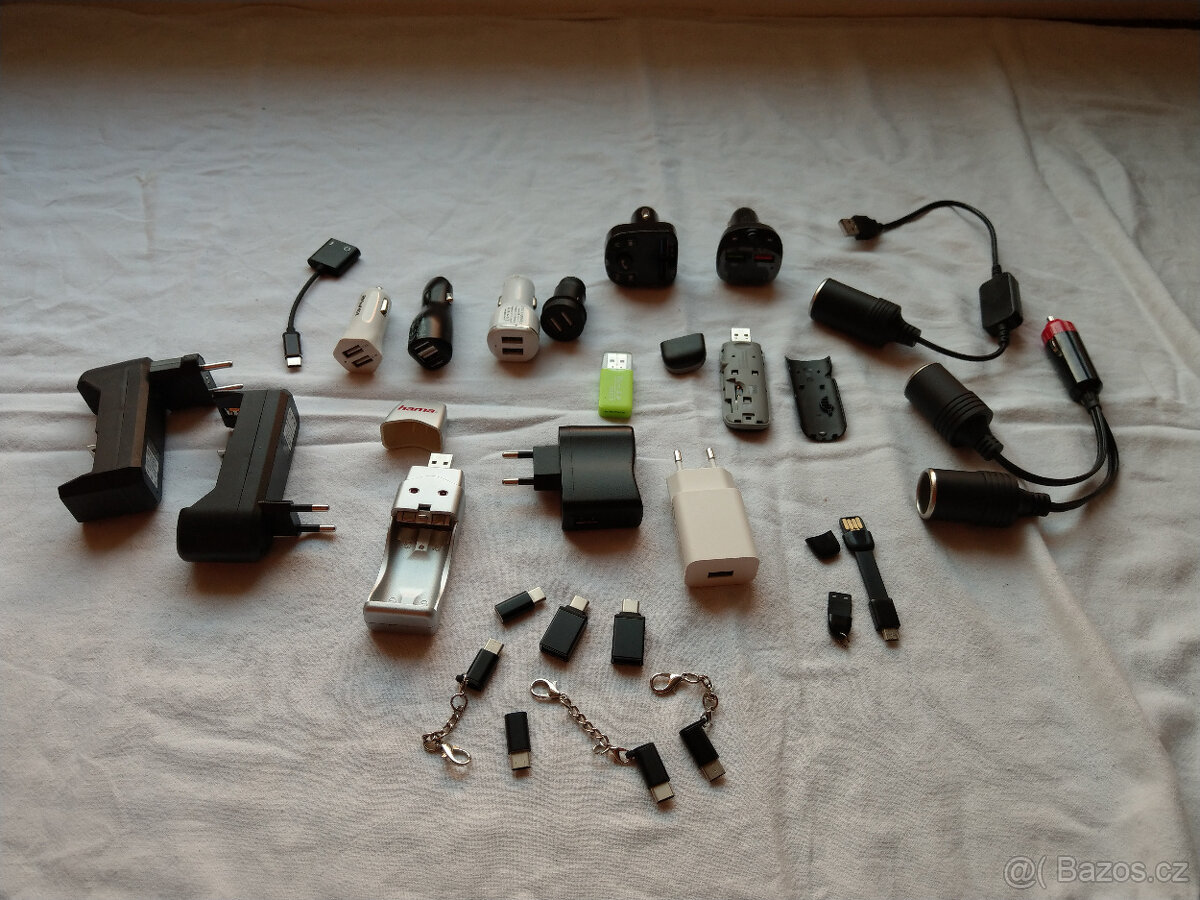 Prodám zbytky elektra - redukce, nabíječky, adaptéry
