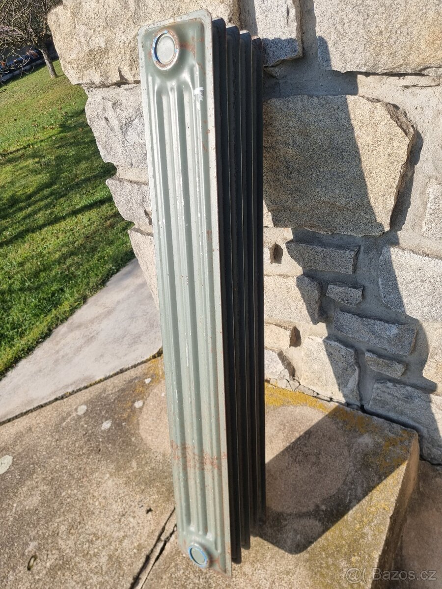 Prodám NOVY plechový radiátor vyrobený v ČSSR viz foto.