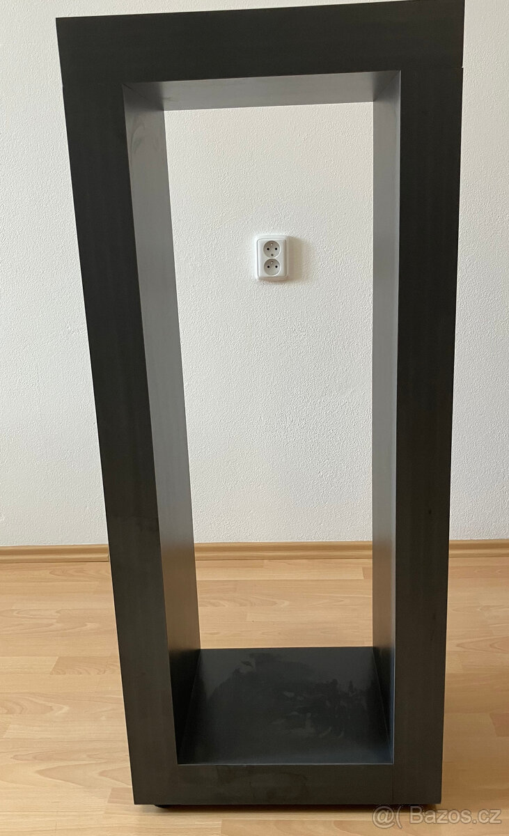 Podstavec šedý tlouštka 7cm, výška 113cm, šířka 47cm, hloubk