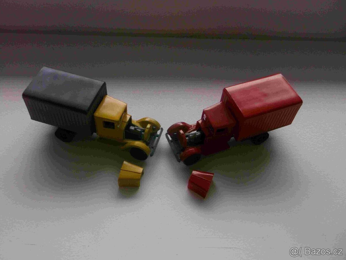 Predam historicke ruske plastikove modely ZIL AAA v 1:87