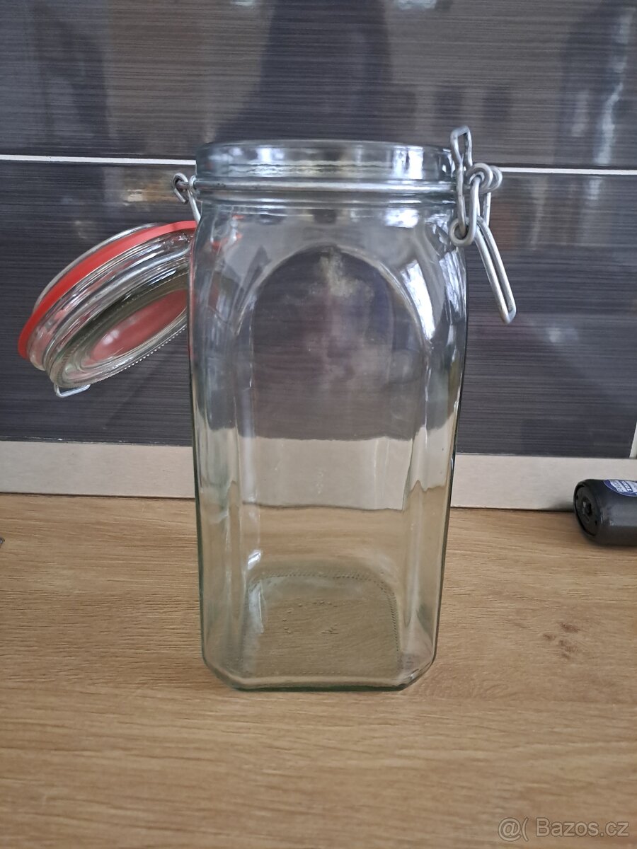 Skleněná dóza