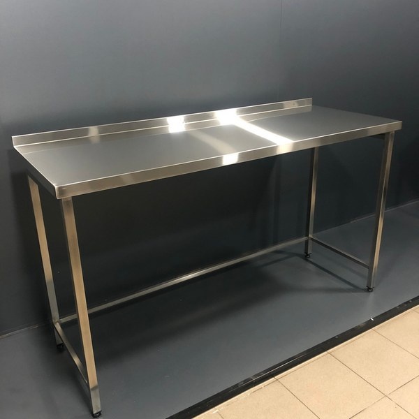 Nerezovy gastro stul se zadním lemem