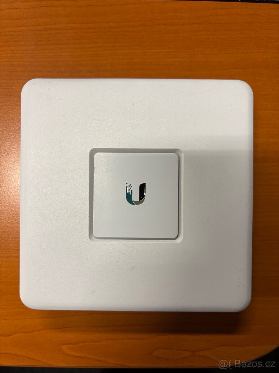 Ubiquiti UniFi Security Gateway (USG)