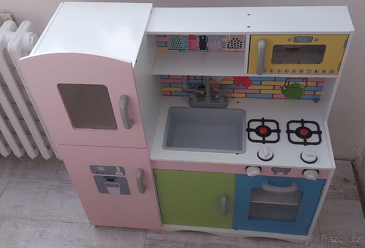 Dětská dřevěná kuchyňka