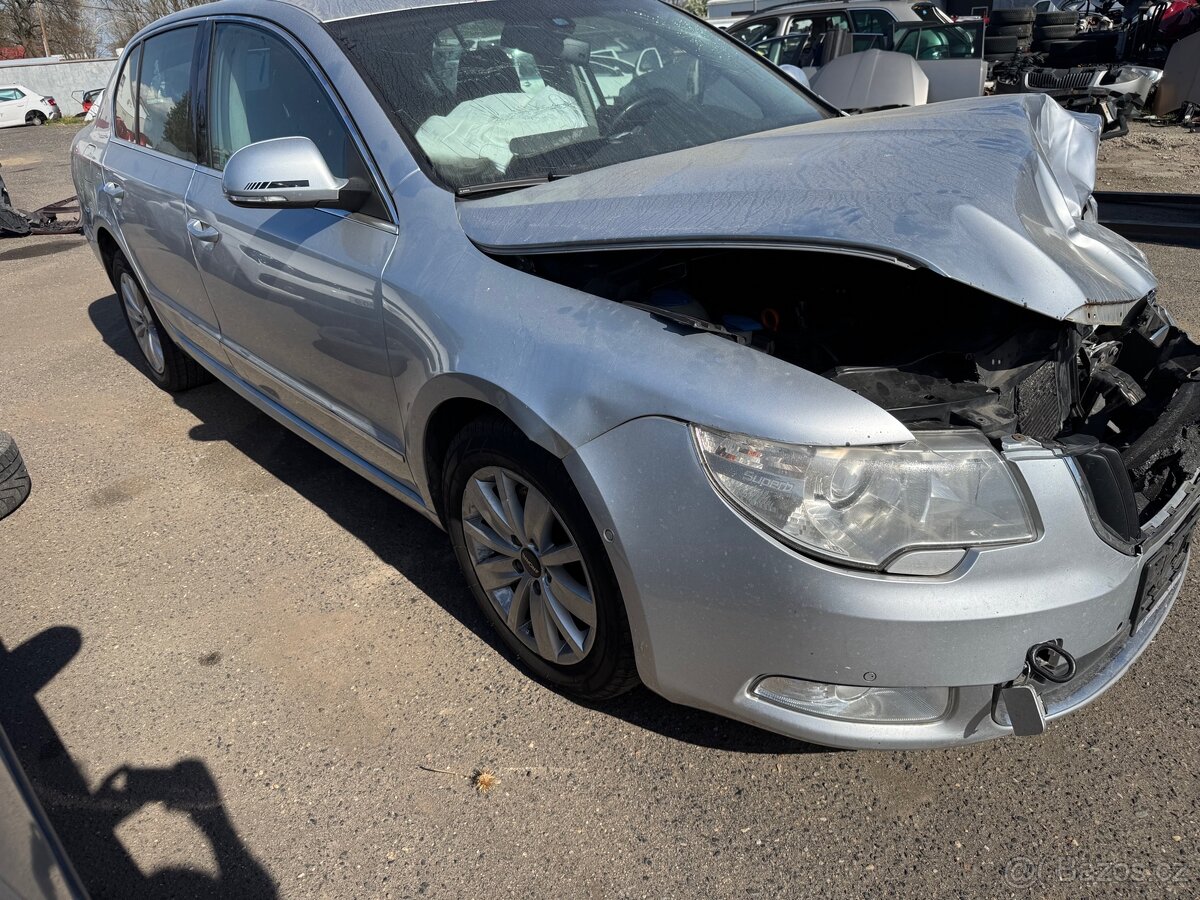 Škoda Superb 2 náhradní díly stříbrná