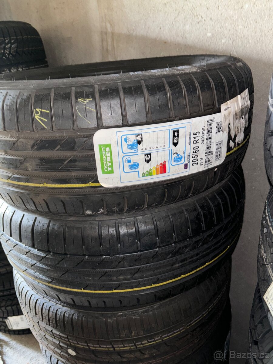 Prodám pneu Nokian 205/60 R15 91v