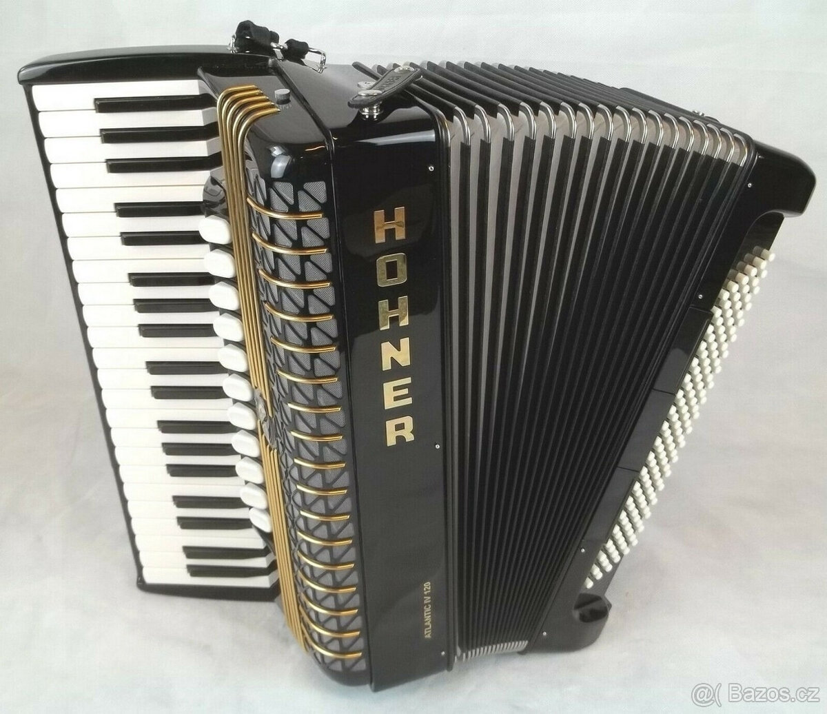 HOHNER ATLANTIC IV 120 Klavírní akordeon 120 baskytar 4 kaná
