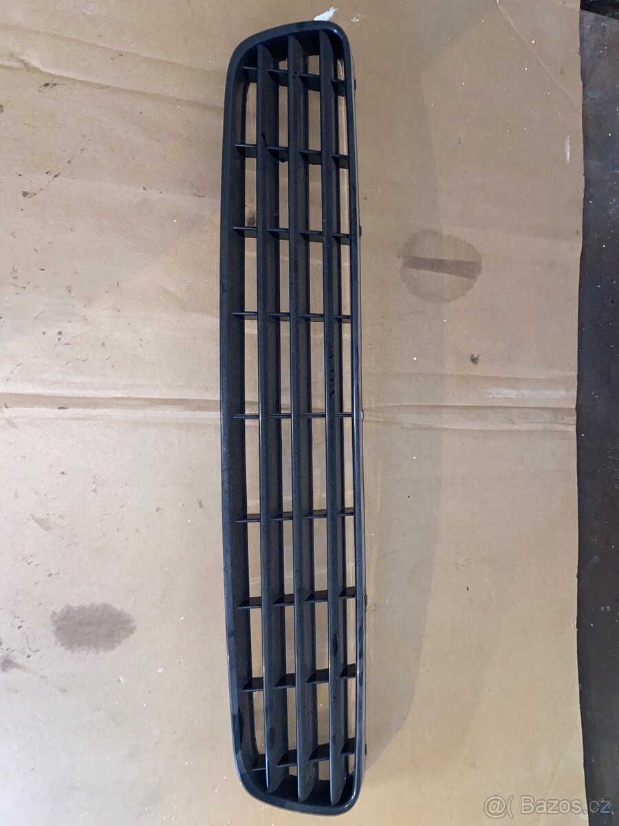 Maska bez loga Audi A3 8l
