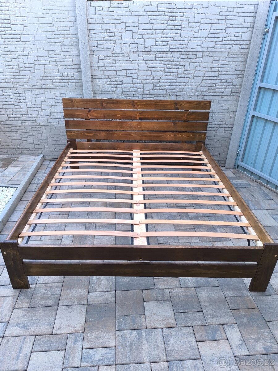 Prodám manželskou postel 180cm x 200cm