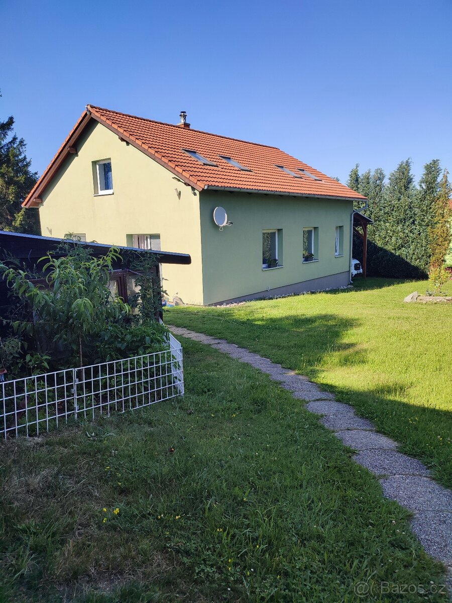 prodej rodinného domu s chatkou
