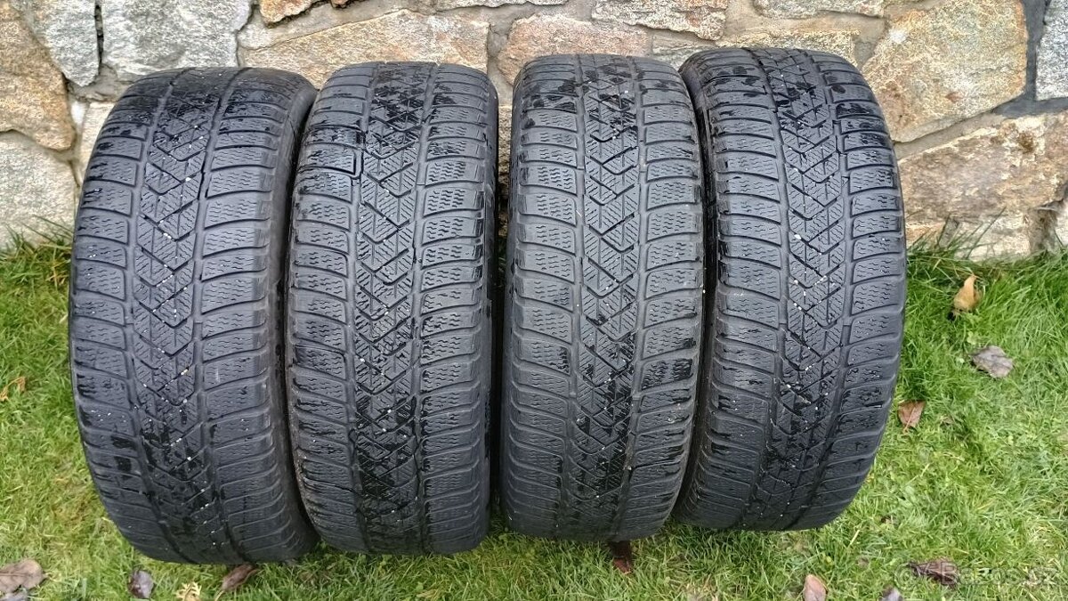 PIRELLI Winter Sottozero 215/50/R18 92V