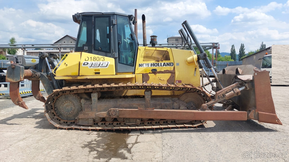 BULDOZER NEW HOLLAND D 180, ROK 06-5900 MTH