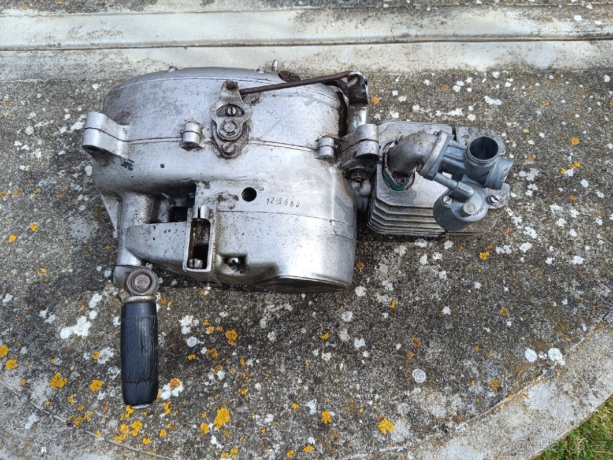 Motor Jawa 50