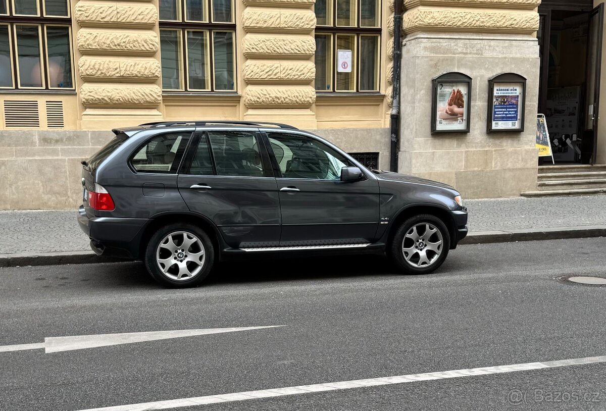 BMW X5 4.4 i 169000 km. 2002