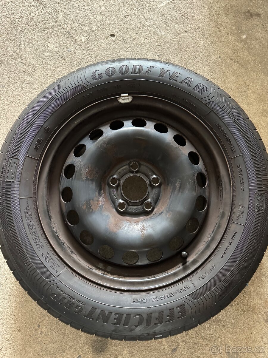 Zánovní sada letních 15" pneu Škoda Fabia 4 vč. Disků