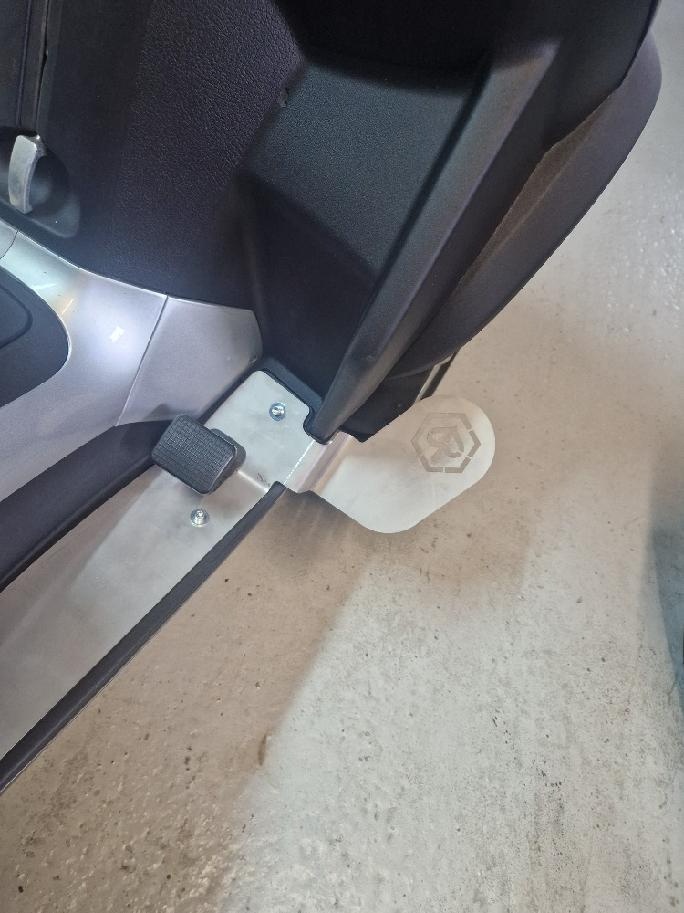 Piaggio MP3 300 400 500 LT nášlapy s před stupačkami