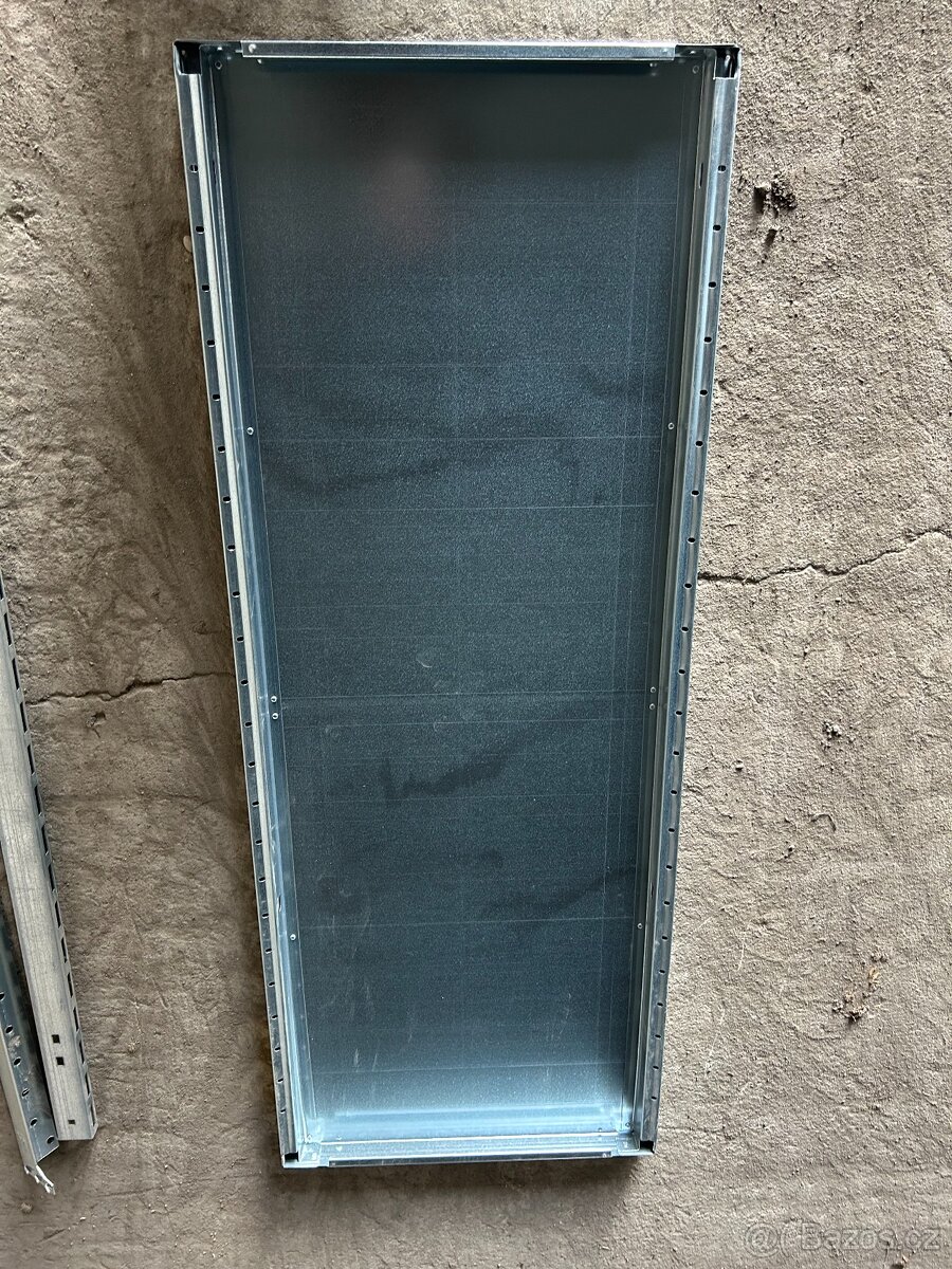 Pozinkové police do regálu