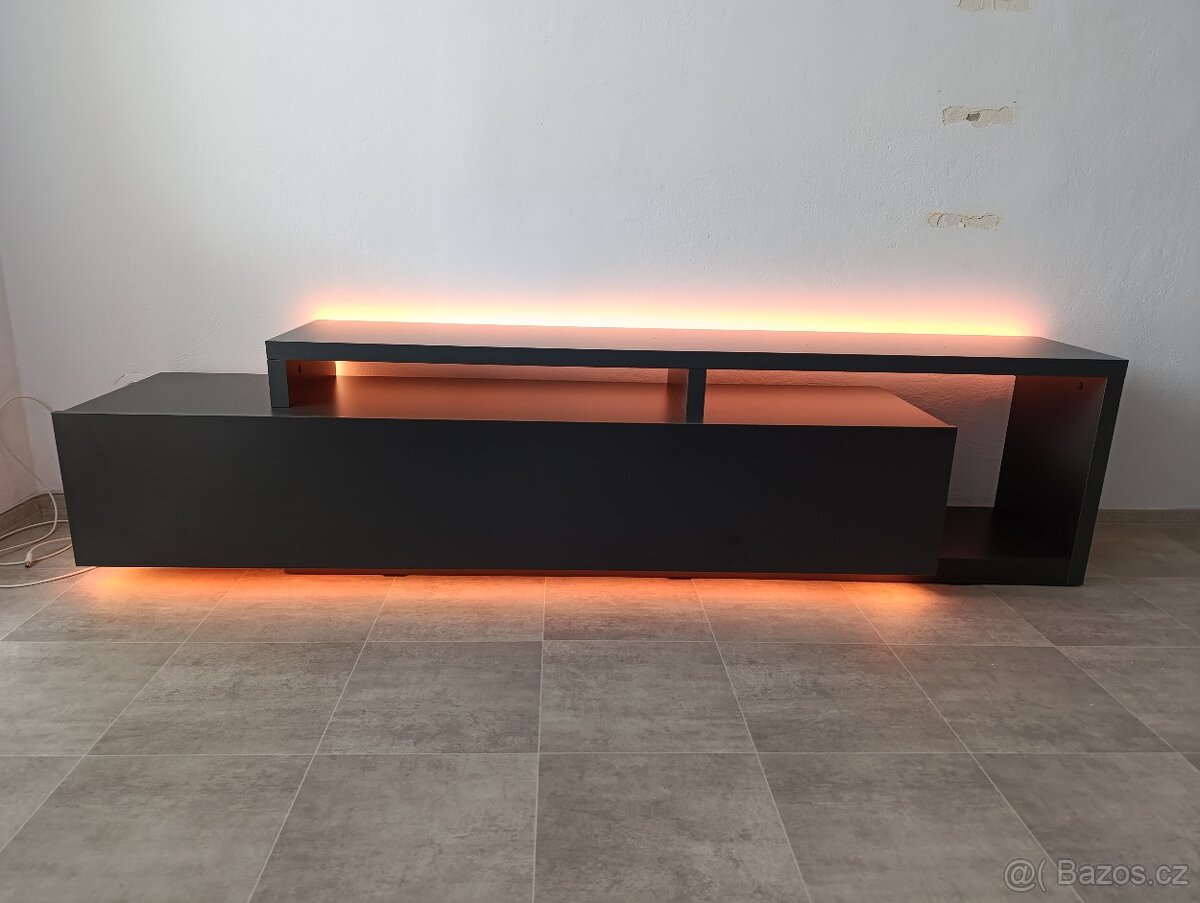 prodám stolek pod televizi