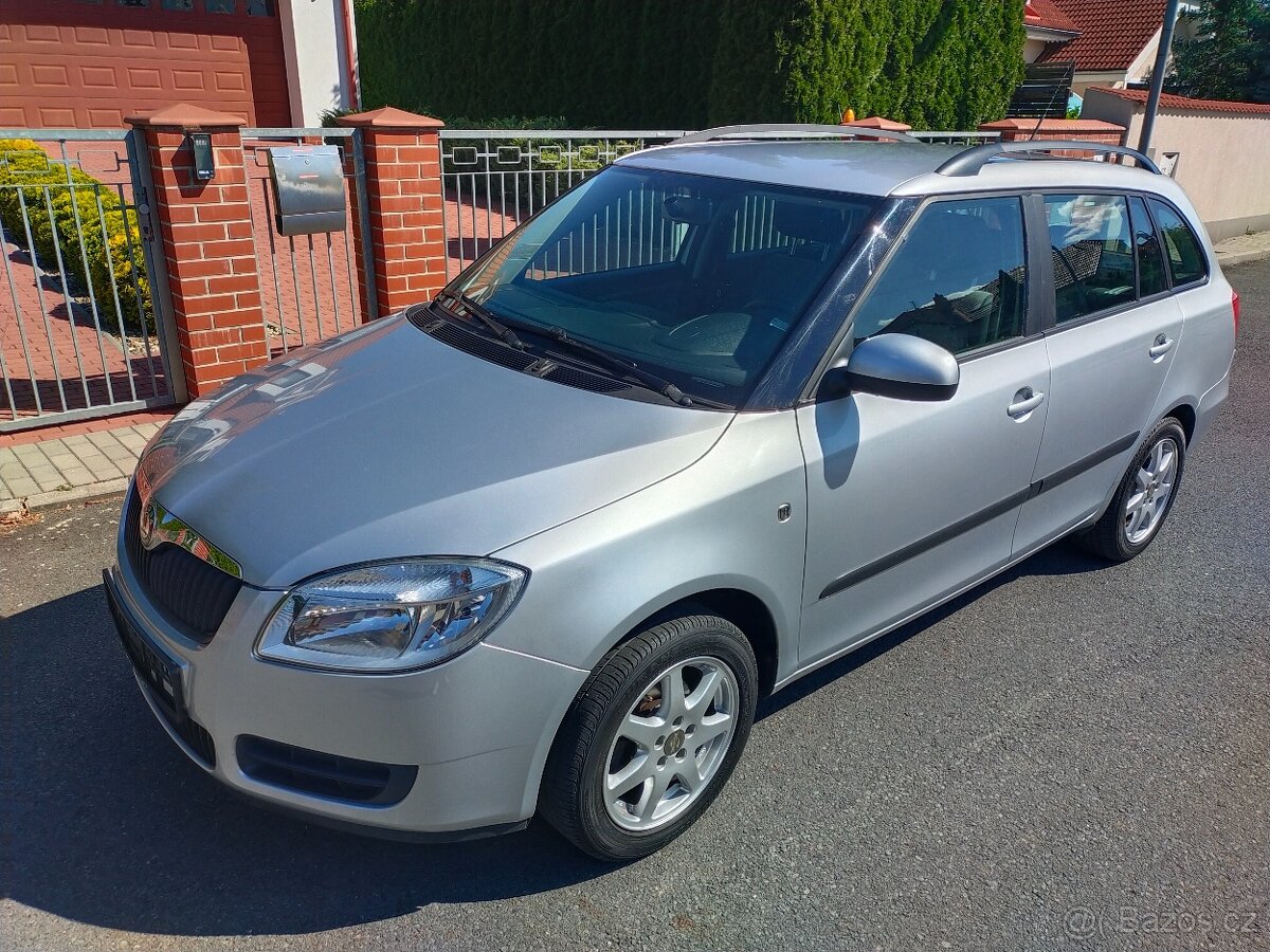Škoda fabia 2 combi 1.4 i 63 kW rok 2010  ,Klima , serviska