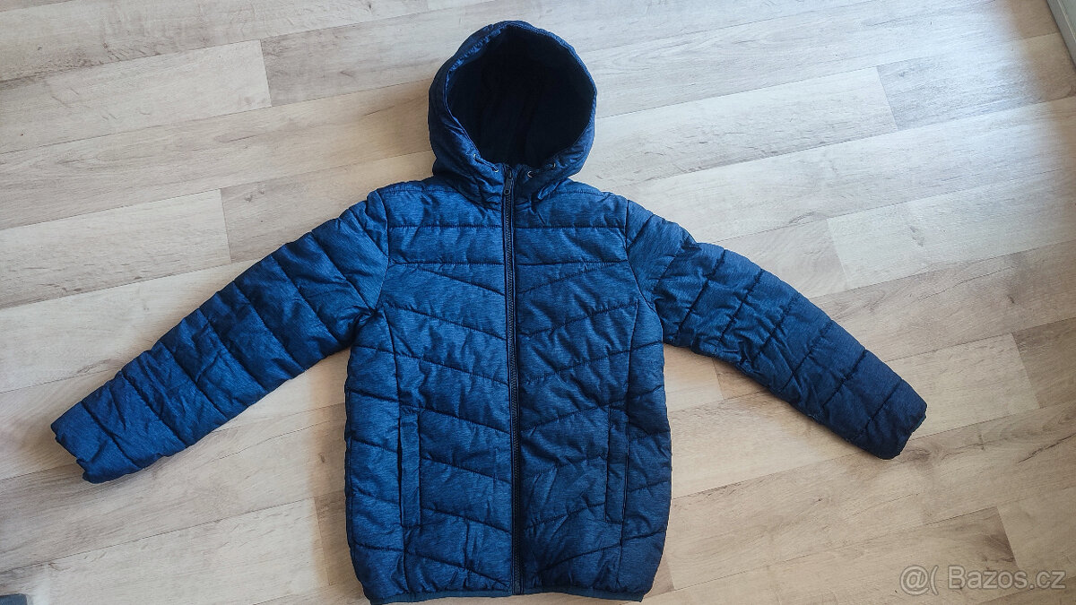 Chlapecká zimní bunda v.140 (super stav)