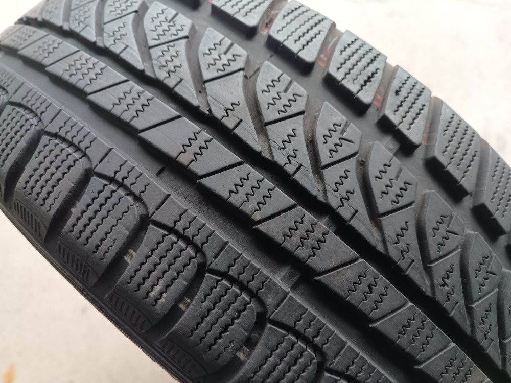 185/60 R15 DUNLOP (4918)